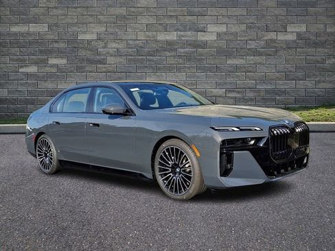 New 2026 BMW 750e xDrive image 1