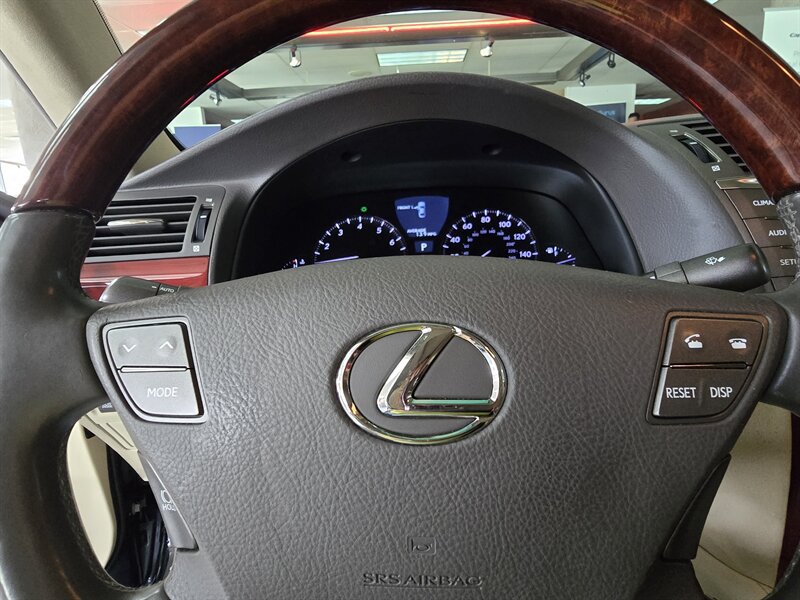 Used 2011 Lexus LS 460 L w/ Luxury Pkg AWD/4WD image 24