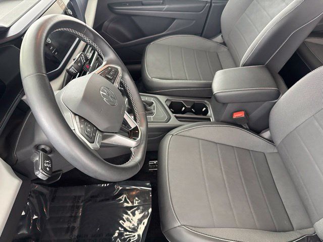 Used 2022 Volkswagen Taos SE w/ IQ.Drive SE Package FWD image 22