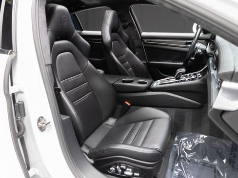 Used 2020 Porsche Panamera GTS w/ Premium Package Plus image 10