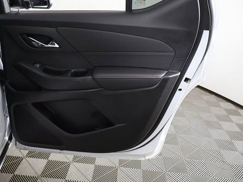 Used 2023 Chevrolet Traverse Premier image 30