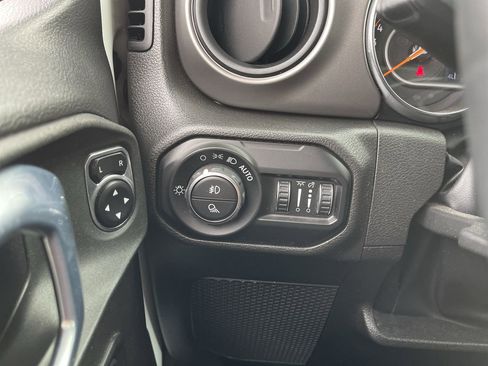 Used 2022 Jeep Gladiator Willys image 18