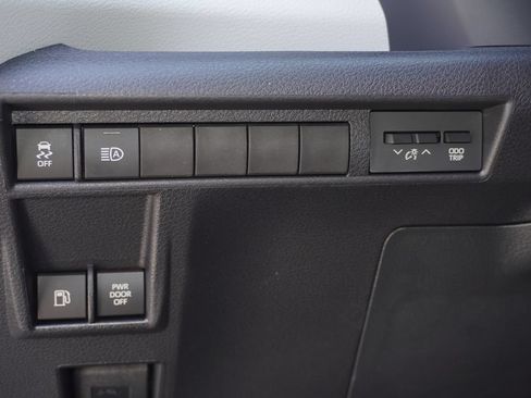 Certified 2026 Toyota Sienna XLE FWD image 15