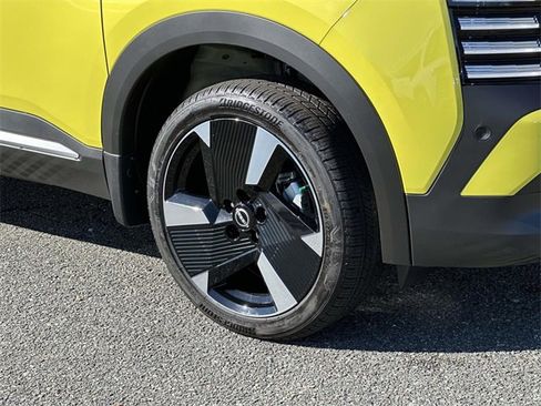 New 2026 Nissan Kicks SR image 7