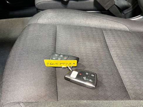 Used 2023 Chevrolet Silverado 1500 LT image 20