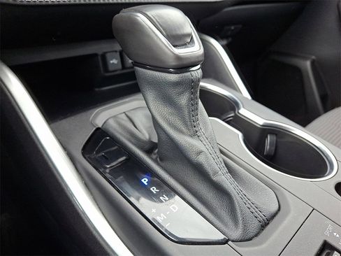 Used 2021 Toyota Highlander LE image 17