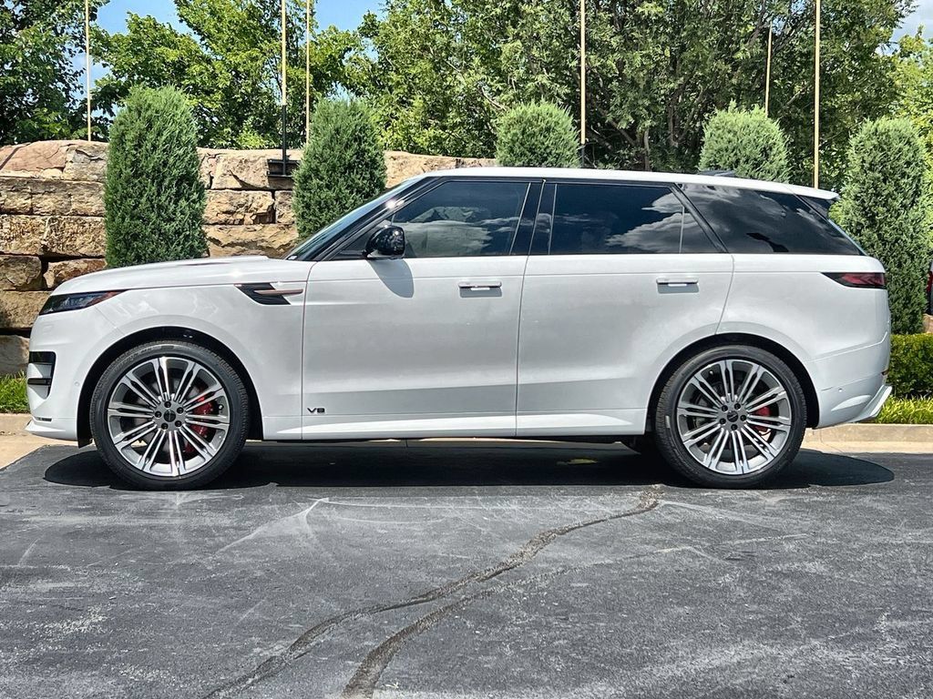 New 2026 Land Rover Range Rover Sport Dynamic SE AWD/4WD image 2
