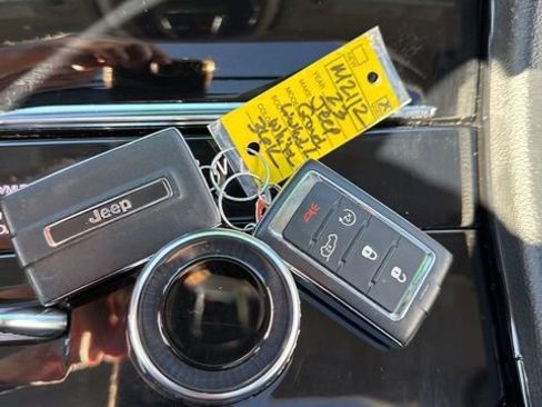 Certified 2023 Jeep Grand Cherokee L Limited image 39