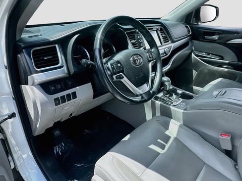 Used 2017 Toyota Highlander XLE FWD image 9