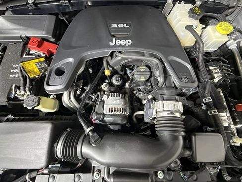 Used 2021 Jeep Gladiator Willys image 25