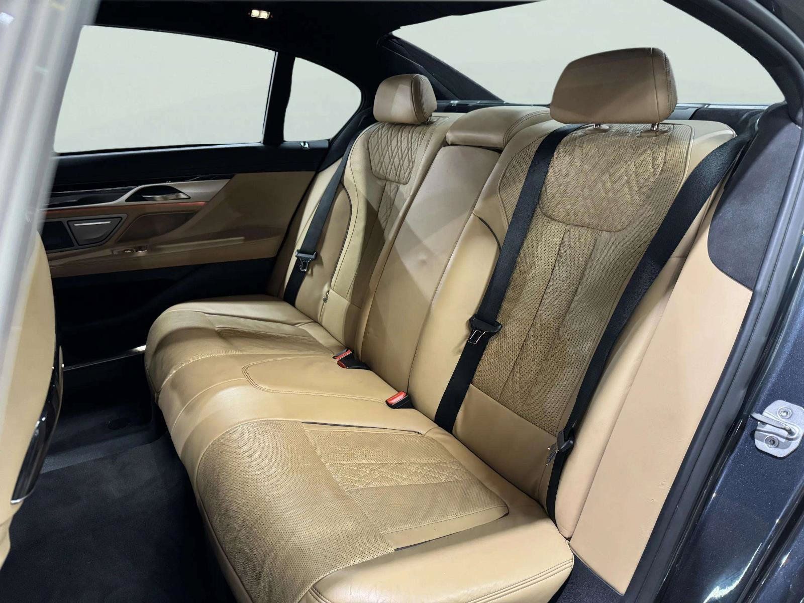 Used 2016 BMW 750i RWD image 44