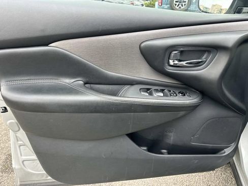 Used 2023 Nissan Murano SV image 17