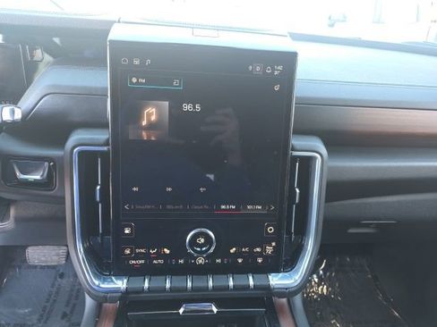 Used 2025 GMC Yukon Denali image 34