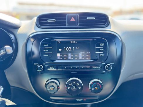 Used 2017 Kia Soul EV image 29