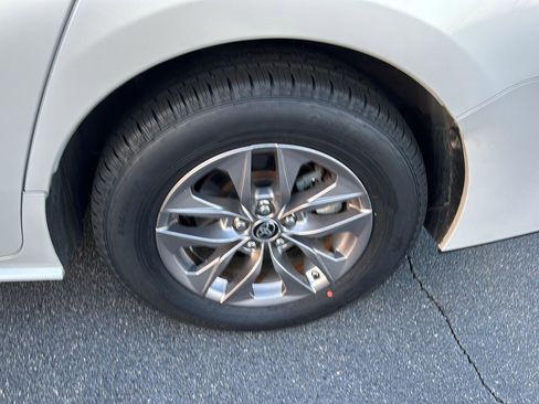 Certified 2023 Toyota Sienna XLE image 32