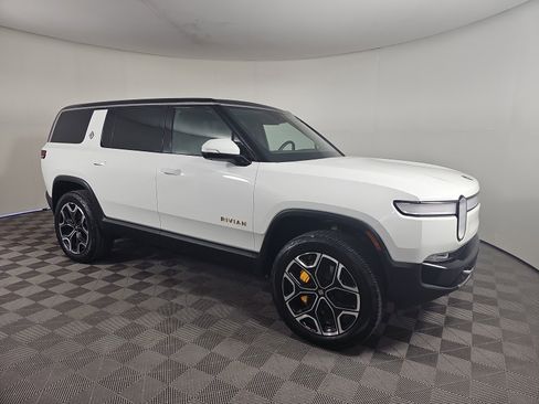 Used 2023 Rivian R1S Adventure image 7