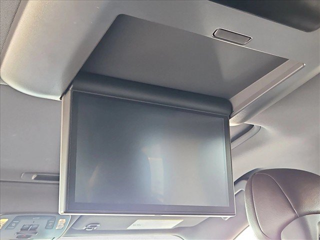 Used 2023 Toyota Sienna Platinum FWD image 18