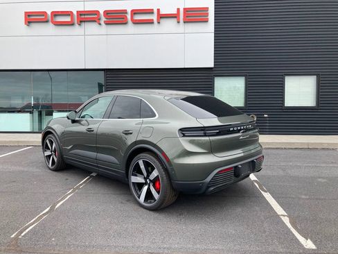 Used 2025 Porsche Macan 4S Electric AWD/4WD image 3