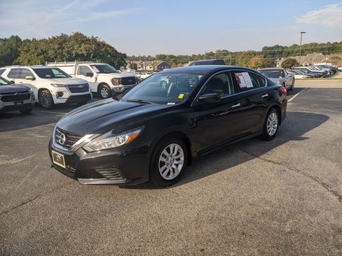 Used 2016 Nissan Altima 2.5 S w/ Power Driver Seat Package image 5