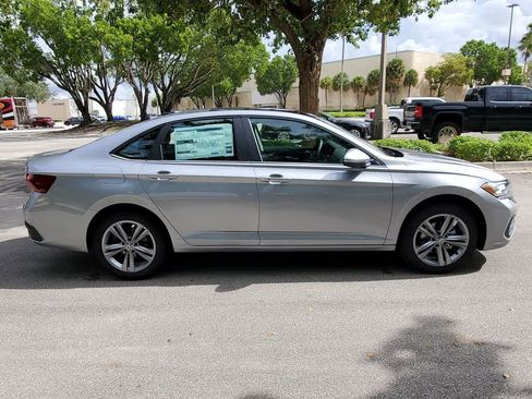 Used 2024 Volkswagen Jetta SE FWD image 12