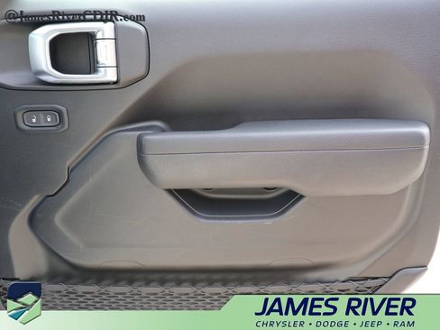Used 2023 Jeep Wrangler Unlimited w/ Cold Weather Group AWD/4WD image 8
