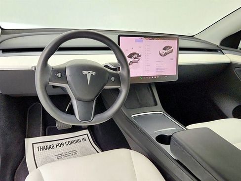Used 2023 Tesla Model Y AWD image 11