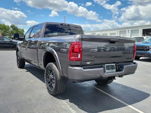 Used 2025 RAM 2500 Limited AWD/4WD image 7