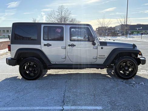 Used 2015 Jeep Wrangler Unlimited Sport w/ Mopar Black Appearance Group image 11