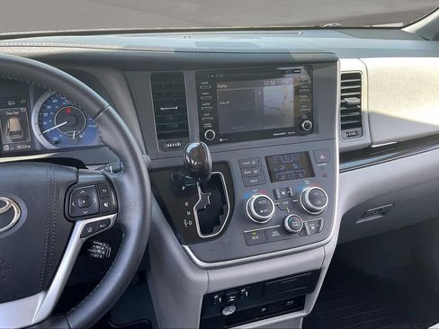 Used 2020 Toyota Sienna XLE Premium AWD/4WD image 9