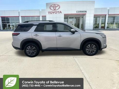 Used 2024 Nissan Pathfinder SV image 6