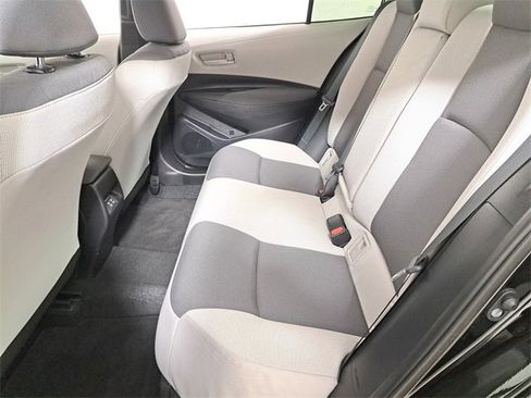 Used 2025 Toyota Corolla LE image 12