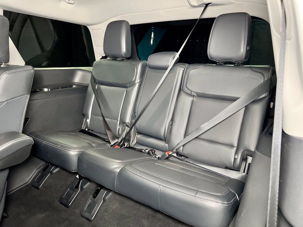 Used 2025 Ford Expedition Platinum w/ Driver's Package AWD/4WD image 22