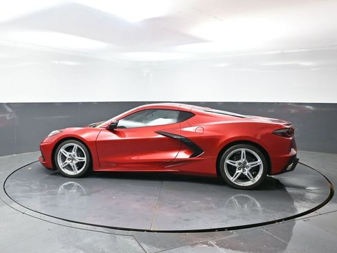 Used 2021 Chevrolet Corvette Stingray Preferred Cpe w/ Engine Appearance Package RWD image 11