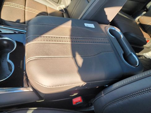 New 2026 Chevrolet Suburban High Country image 37