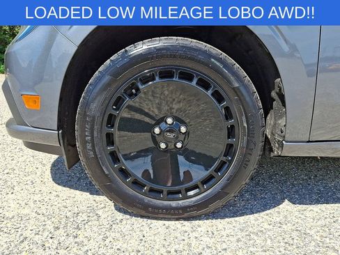 Used 2025 Ford Maverick Lobo AWD/4WD image 8
