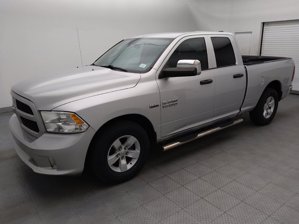 Used 2017 RAM 1500 Express RWD image 2