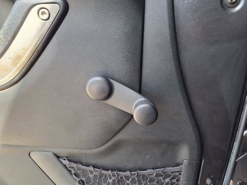 Used 2018 Jeep Wrangler Unlimited Sport w/ Connectivity Group image 15