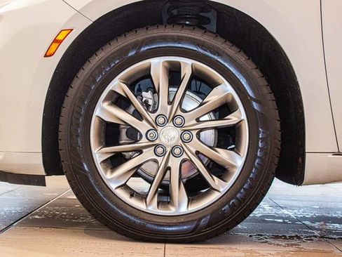 Used 2022 Buick Enclave Avenir w/ Avenir Technology Package image 9