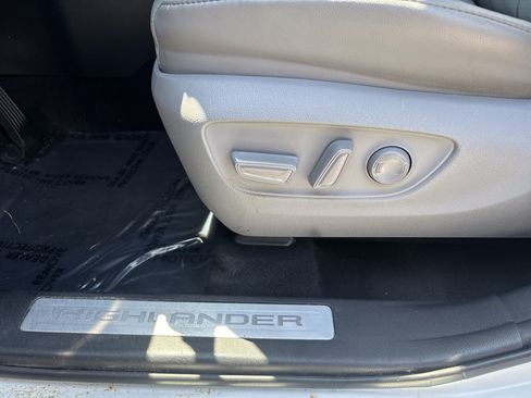 Used 2020 Toyota Highlander Limited AWD/4WD image 39