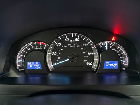 Used 2013 Toyota Camry SE w/ Leather Pkg image 27