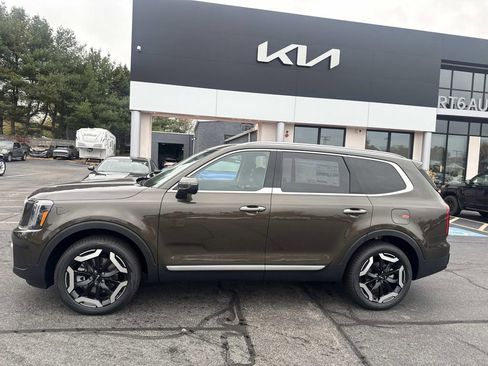 New 2025 Kia Telluride S image 2