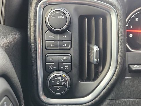 Used 2021 Chevrolet Silverado 1500 High Country w/ Technology Package image 18