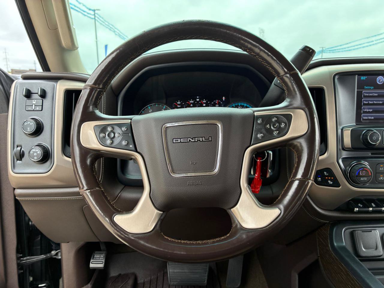 Used 2017 GMC Sierra 2500 Denali w/ Duramax Plus Package AWD/4WD image 17