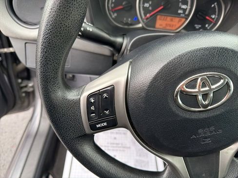 Used 2017 Toyota Yaris L image 12