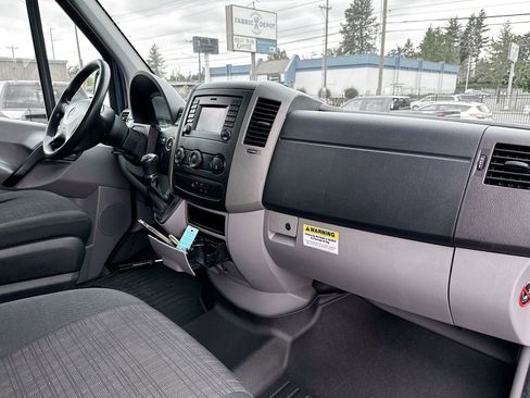 Used 2018 Mercedes-Benz Sprinter 2500 image 27
