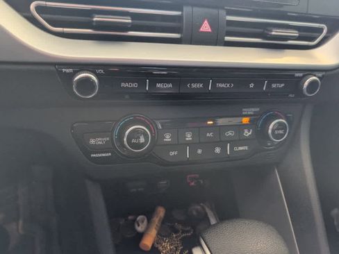 Used 2022 Kia Niro LX FWD image 12