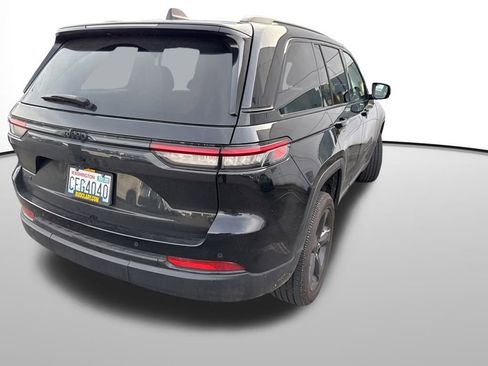 Used 2024 Jeep Grand Cherokee Altitude image 47