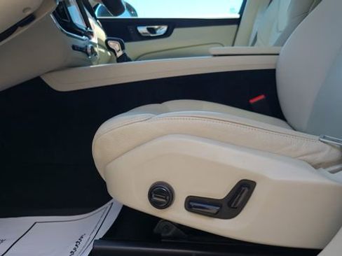 Used 2021 Volvo XC60 T6 Momentum w/ Protection Package Premier AWD/4WD image 14
