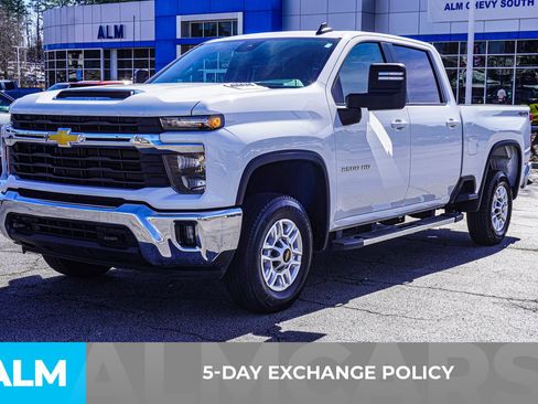 Used 2025 Chevrolet Silverado 2500 LT w/ Convenience Package AWD/4WD image 5