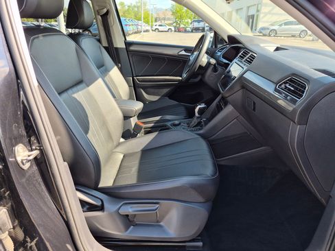 Used 2022 Volkswagen Tiguan SE AWD/4WD image 34